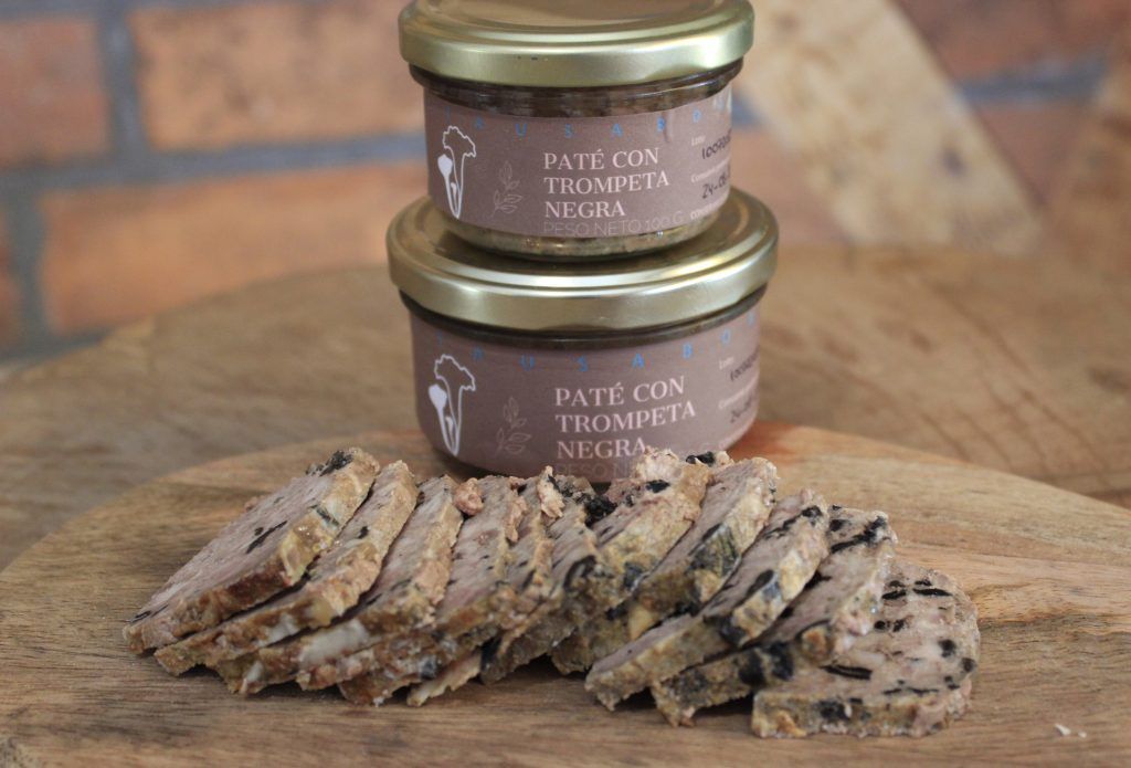 pate-trompeta-negra-corte